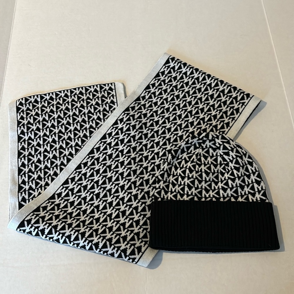 Michael Kors black & White beanie & scarf logo set